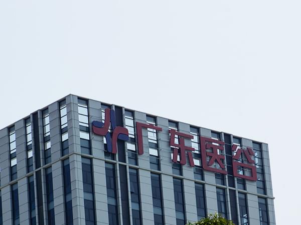关于楼顶发光字制作工艺的三种选择-广州卓盛标识